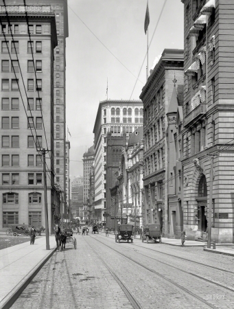 Photo showing: Above the Nixon -- Pittsburgh, Pennsylvania, circa 1914. Sixth Avenue above the Nixon Theatre.