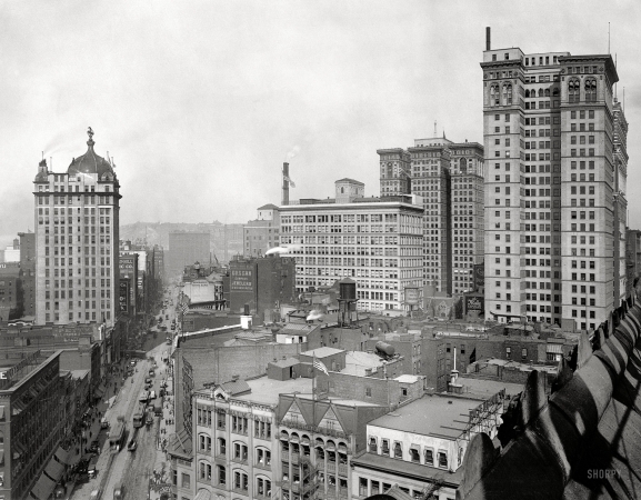 Photo showing: Pittsburgh Skyscrapers -- Pittsburgh circa 1914. Liberty Avenue and skyscrapers.