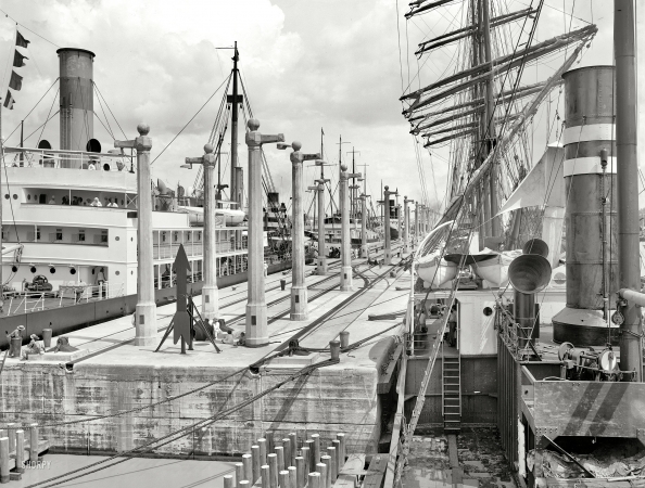 Photo showing: Panama Canal -- Circa 1915. North approach, Pedro Miguel Lock, Panama Canal.
