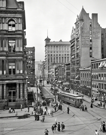 Photo showing: Solid Cincinnati -- Cincinnati circa 1912. Main Street from Fountain Square.