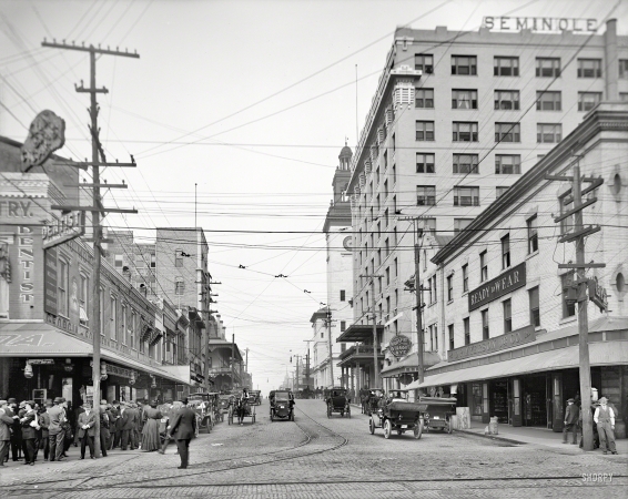 Photo showing: Hogan Street -- Jacksonville, Florida, circa 1910. Hogan Street and Hotel Seminole.