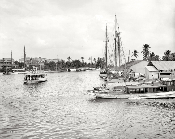 Photo showing: Miami 1907 -- Miami River and Royal Palm Hotel.