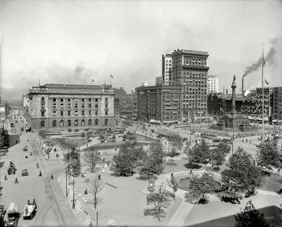Photo showing: Cleveland Public Square -- Cleveland, Ohio, circa 1911. The Public Square -- Soldiers' and Sailors' Monument.