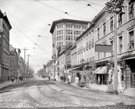 Photo showing: Broad Street -- Charleston, South Carolina, circa 1910.