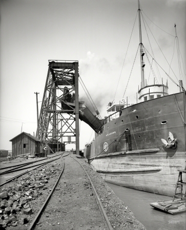 Photo showing: W.W. Brown -- Cleveland circa 1910. Freighter W.W. Brown taking on coal.