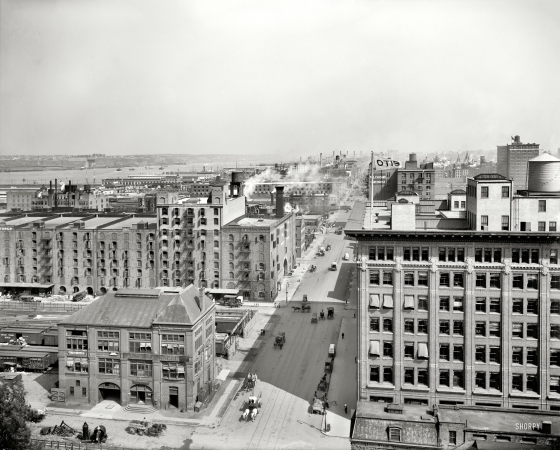 Photo showing: Chelsea Morning, New York -- West Street (11th Avenue) north from 26th, view of  Hudson River, circa 1912.