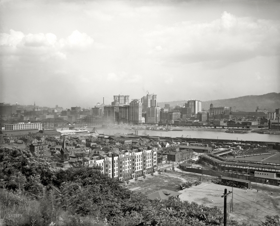 Photo showing: Pittsburgh Waterfront -- Circa 1910. Pittsburgh waterfront, Allegheny River.