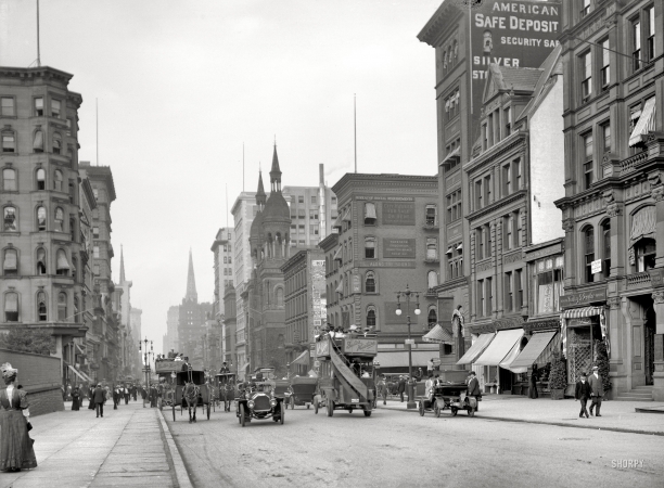 Photo showing: Fifth Ave. -- New York circa 1910, near 42nd Street.