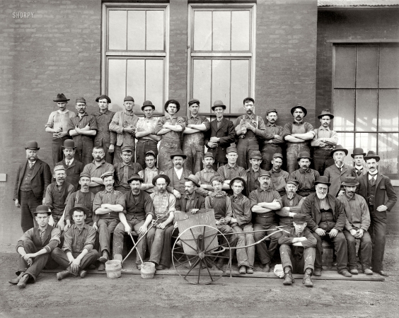 Photo showing: Foundry Cats -- Detroit circa 1903. Foundry and machine shop, Leland & Faulconer Mfg. Co.