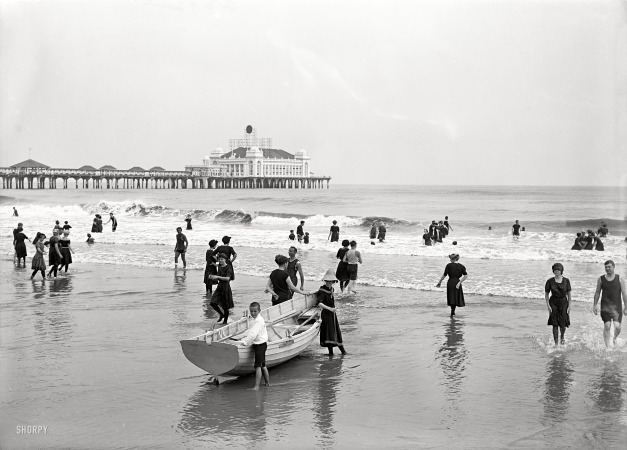 Photo showing: Time and Tide -- The Jersey Shore circa 1915. Atlantic City bathers and Steel Pier.