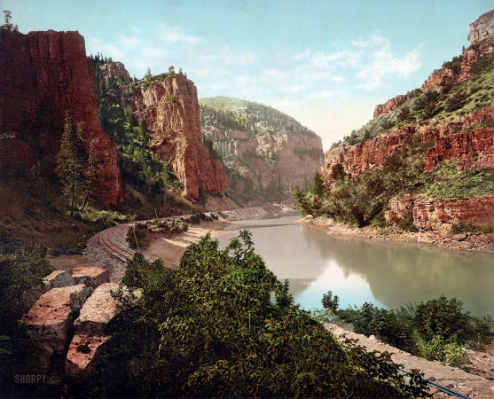 Photo showing: Echo Cliffs -- Echo Cliffs, Grand River Canyon, Colorado.