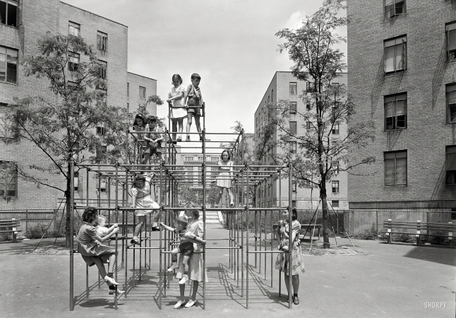 Photo showing: The Asphalt Jungle Gym -- July 14, 1941. Playground at Vladeck Houses, Madison Street, New York City.