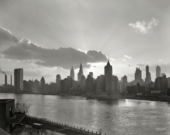 Photo showing: Midcentury Manhattan -- March 14, 1950. New York City views. Manhattan skyline from City Hospital.