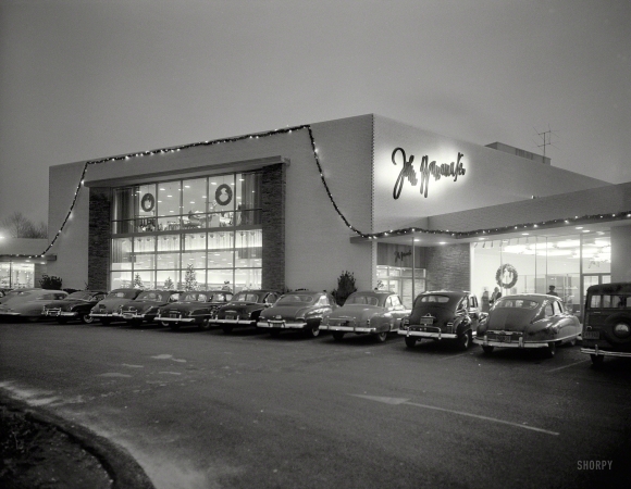Photo showing: John Wanamaker -- Dec. 1, 1951. Shopping center, Great Neck, Long Island, New York. Wanamaker's.