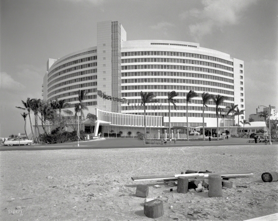 Photo showing: The Fontainebleau -- March 30, 1955. Fontainebleau Hotel, Miami Beach. Morris Lapidus, architect.
