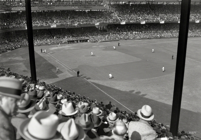 Photo showing: 1933 World Series -- Washington, D.C. World Series of 1933, Nationals-Giants. View of diamond, first game at Griffith Stadium.