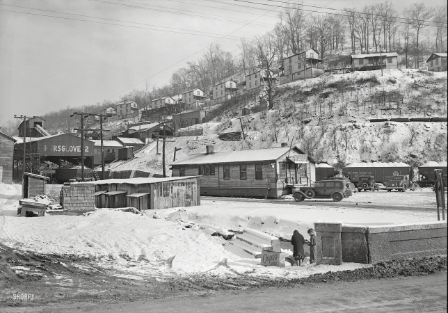 Photo showing: Chipso Kids -- March 1937. Scott's Run, West Virginia. Pursglove No. 2 coal mine.