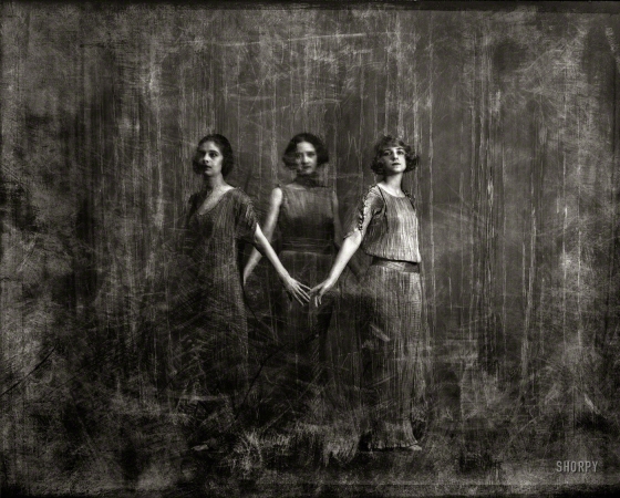 Photo showing: Chiaroscuro -- New York circa 1920. Isadora Duncan dancers.