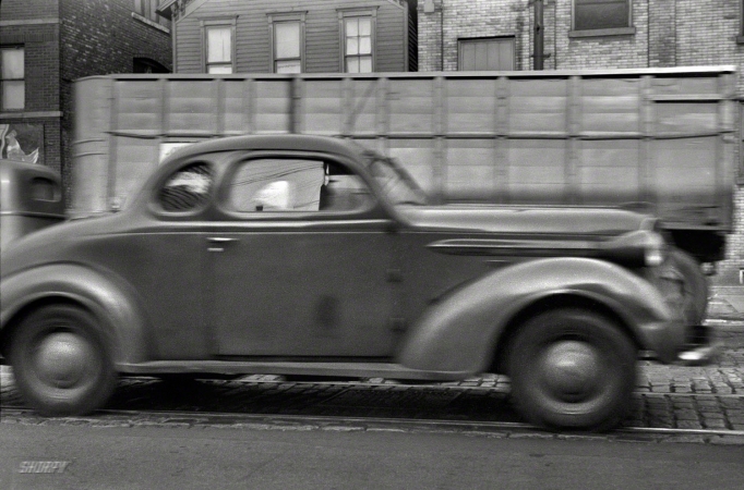 Photo showing: Caught in Passing -- April 1941. Street scene, Chicago 'Black Belt'.