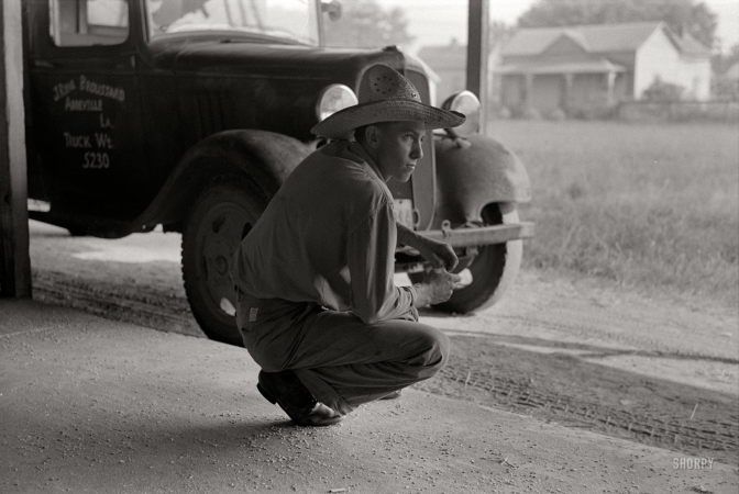 Photo showing: Arroz con Pickup -- September 1938. Abbeville, Louisiana. Farmer's truck at state rice mill.
