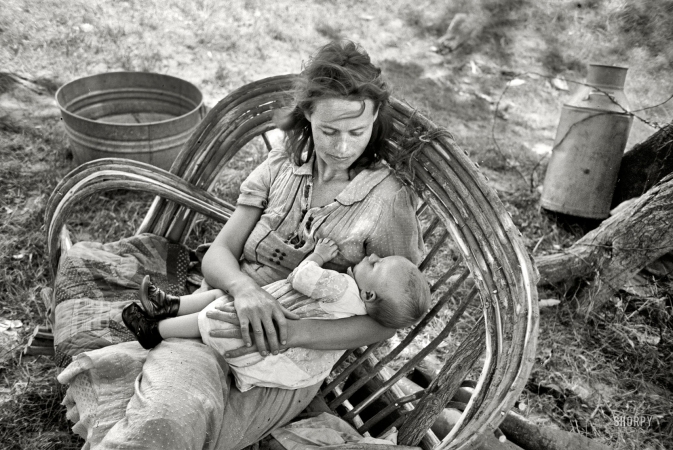 Photo showing: Migrant Madonna -- June 1939. Wife and baby of itinerant cane furniture maker and
agricultural day laborer camped in Wagoner County, Oklahoma.