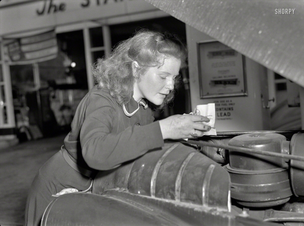 Photo showing: Virginia Excell -- September 1942. Women in war. Virginia Excell, filling station attendant in East Liverpool, Ohio.