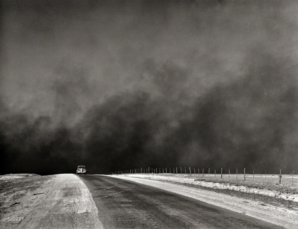 Photo showing: Doomsday Scenario -- March 1936. Heavy black clouds of dust rising over the Texas Panhandle.