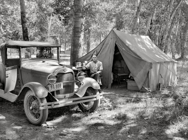 Photo showing: Fruit Tramps -- July 1936. Yakima, Washington. Fruit tramps from California who have come to the Yakima Valley for apple thinning.
