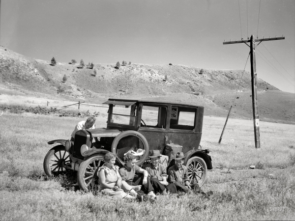 Photo showing: The Wayfarers -- July 1936. Vernon Evans and family of Lemmon, South Dakota, near Missoula, Montana, Highway 10.