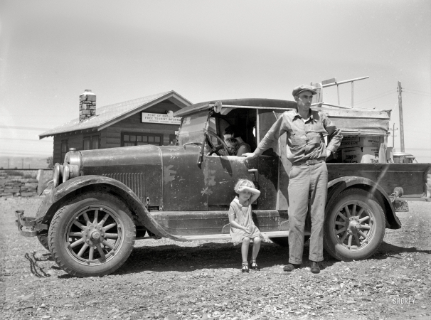 Photo showing: Dust Bowl Family -- July 1936. Drought refugees. North Dakota farm family moving to Idaho at port of entry near Miles City, Montana.