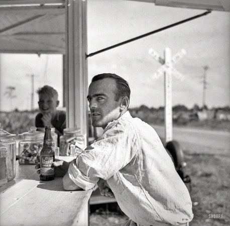 Photo showing: Old Union -- January 1937. Man who works in the packinghouse at Deerfield, Florida.