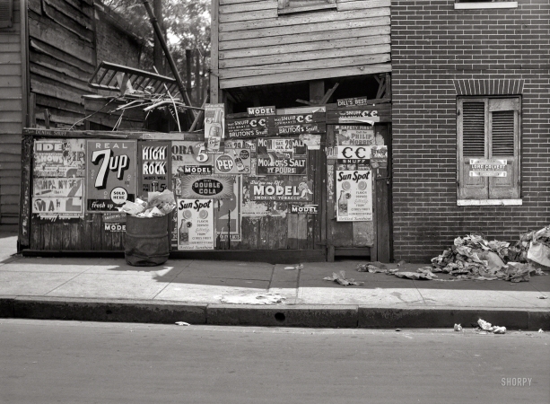 Photo showing: Pop Art -- July 1938. Rear of grocery store in Baltimore.