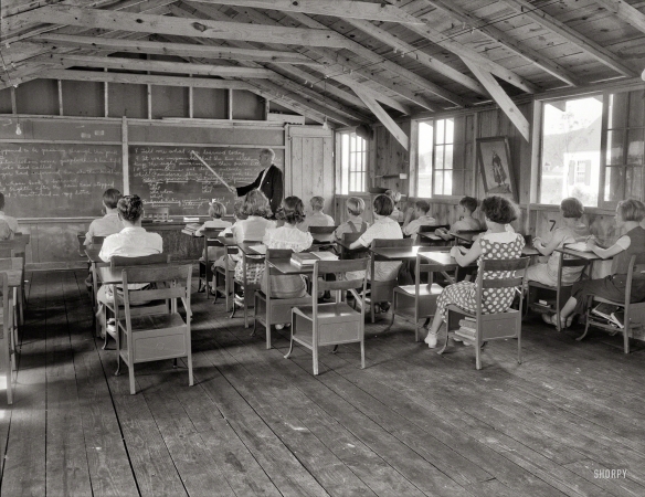 Photo showing: Little Red House School -- 1935. School in Red House, West Virginia.