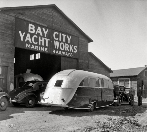 Photo showing: Ducktail Trailer -- May 1936. Bay City, Michigan. Deluxe Kauneel auto trailer.