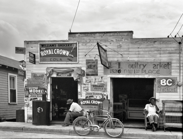 Photo showing: Royal Crown -- July 1941. Somewhere in the South, possibly Miami.