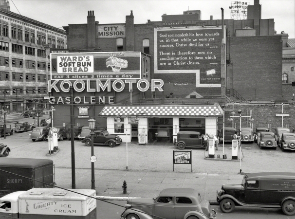 Photo showing: Gasolene Gospel -- August 1937. Gas station and gospel mission in Cleveland, Ohio.