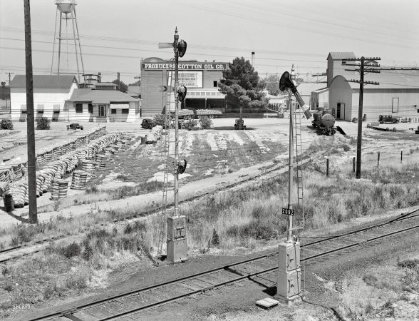 Photo showing: Approaching Fresno -- May 1939. Between Tulare and Fresno. From the overpass approaching Fresno.