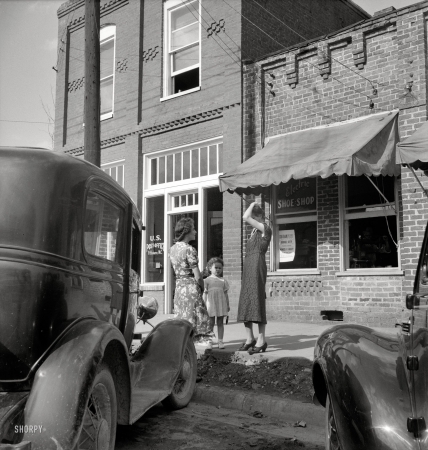 Photo showing: Electric Shoe Shop -- July 1939. Street encounter on a Saturday afternoon. Pittsboro, North Carolina.