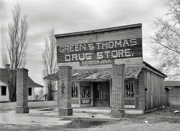 Photo showing: Expired Drugstore -- January 1939. Vacant drugstore. Mound Bayou, Mississippi.