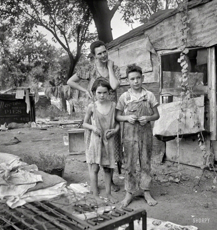Photo showing: Elm Grove -- August 1936. People living in miserable poverty. Elm Grove, Oklahoma County, Oklahoma.