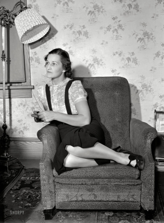 Photo showing: Mrs. Gladski -- 1938. Shenandoah, Pennsylvania. Mrs. Joe Gladski, wife of a coal miner at Maple Hill.