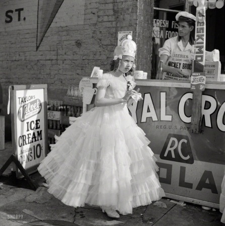 Photo showing: Cotton Queen -- May 1940. Cotton carnival. Memphis, Tennessee.