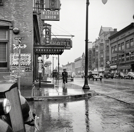 Photo showing: Old Amsterdam -- October 1941. Amsterdam, New York. Walnut and East Main on a rainy day.