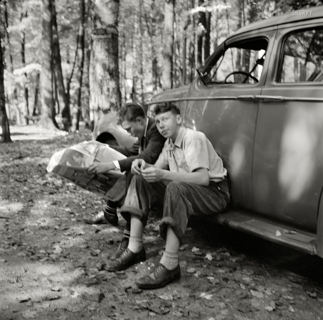 Photo showing: Nature Boys -- October 1941. Mohawk Trail picnic park in Massachusetts. Folks from the mill towns
come up on Sunday to view the fall foliage and read the Sunday paper.