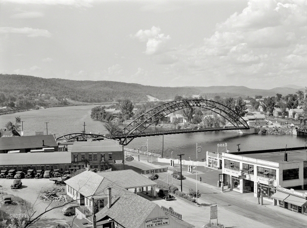 Photo showing: Bellows Falls -- August 1941. The Connecticut River at Bellows Falls, Vermont, and on the far side of the river, North Walpole, New Hampshire.