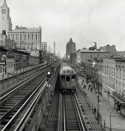 Photo showing: Third Ave. El -- September 1942. New York. Looking north from the Ninth Street station on the Third Avenue elevated railway.