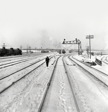 Photo showing: Frosty the Brakeman -- January 1943. Chicago, Illinois. Freight operations on the
Indiana Harbor Belt railroad. The Chicago & North Western Railroad yard.