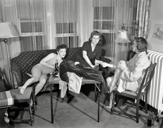 Photo showing: Read Em and Weep -- Detroit, summer 1941. Girls playing cards and drinking Coca-Cola.