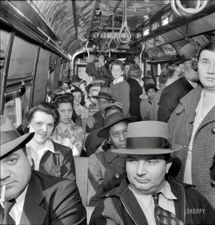 Photo showing: Baltimore Trolleycar -- April 1943. Baltimore, Maryland. Students and workers returning home on a trolley at 5 p.m.