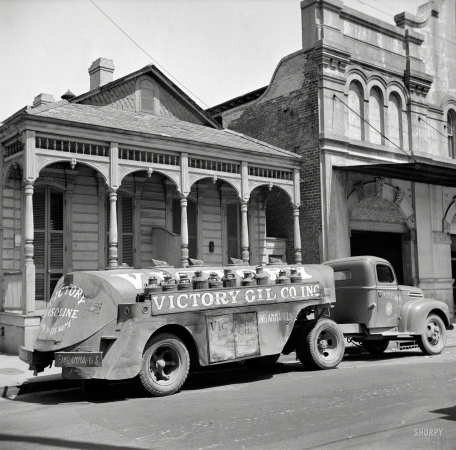 Photo showing: VicPenn Oil -- March 1943. New Orleans oil truck.